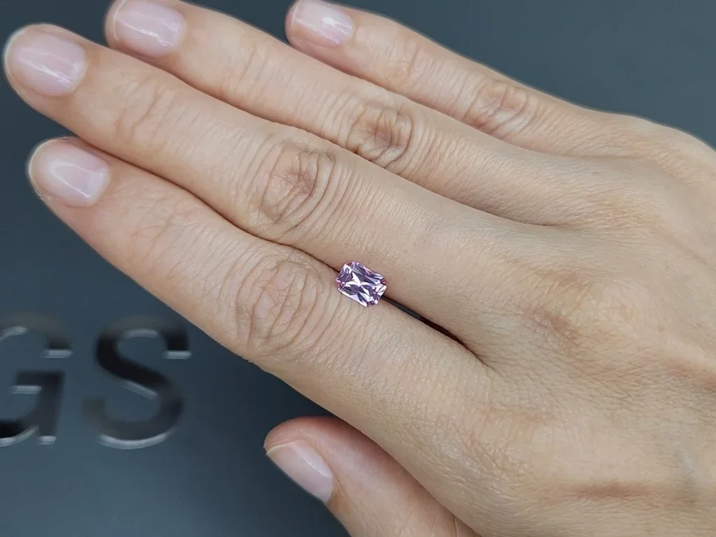 Нежно-розовый сапфир Baby Pink в огранке радиант 0,90 карата, Мадагаскар Изображение №2