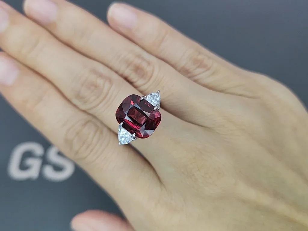 Пурпурный гранат в огранке кушон 7,90 карат, Африка Изображение №5