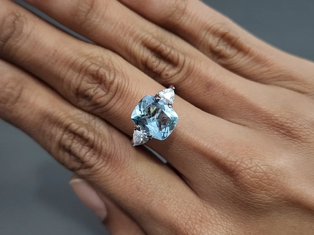 Аквамарин в огранке кушон 3,31 карат, Мадагаскар  Изображение №5