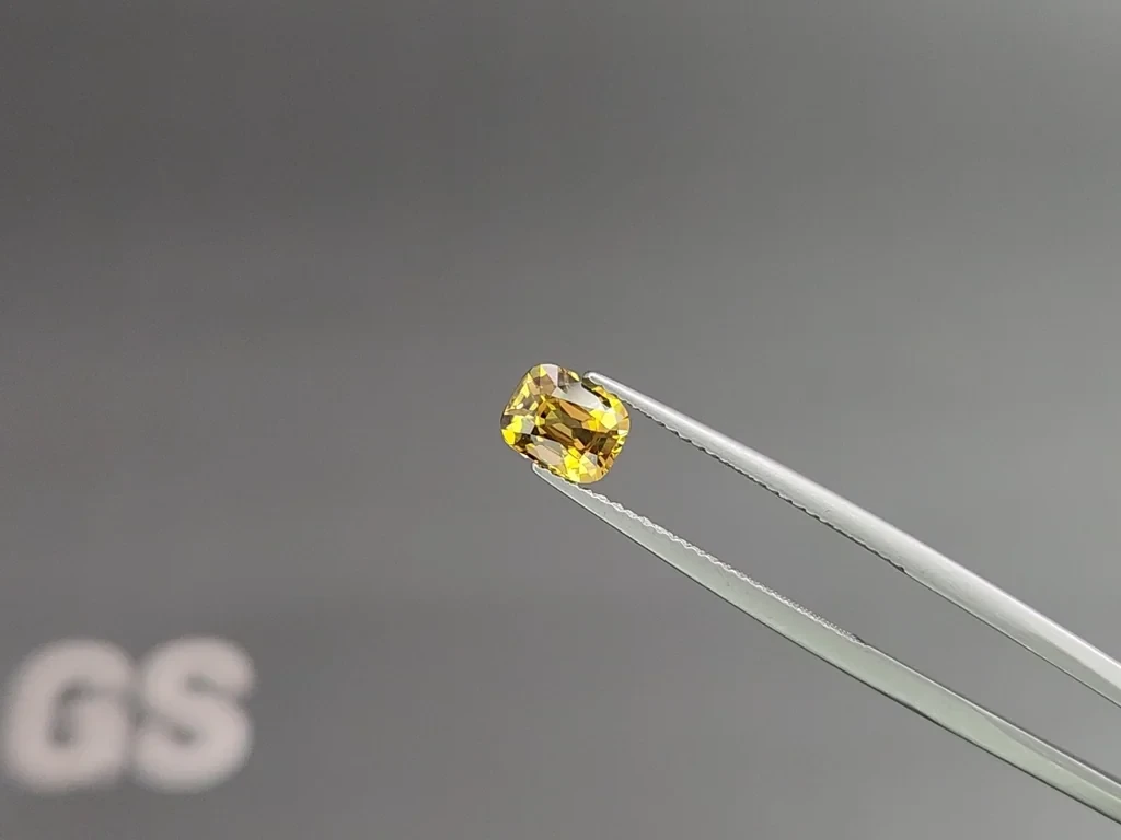 Хризоберилл в огранке кушон 1,22 карат, Шри-Ланка   Изображение №3