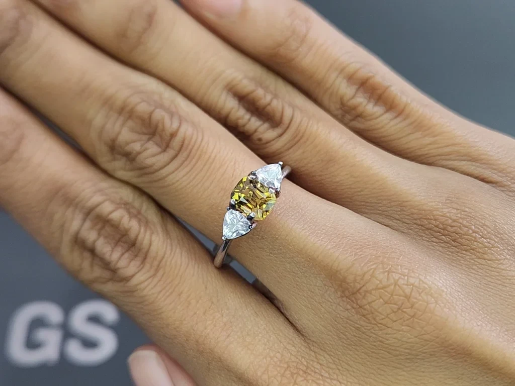 Хризоберилл в огранке кушон 1,22 карат, Шри-Ланка   Изображение №5