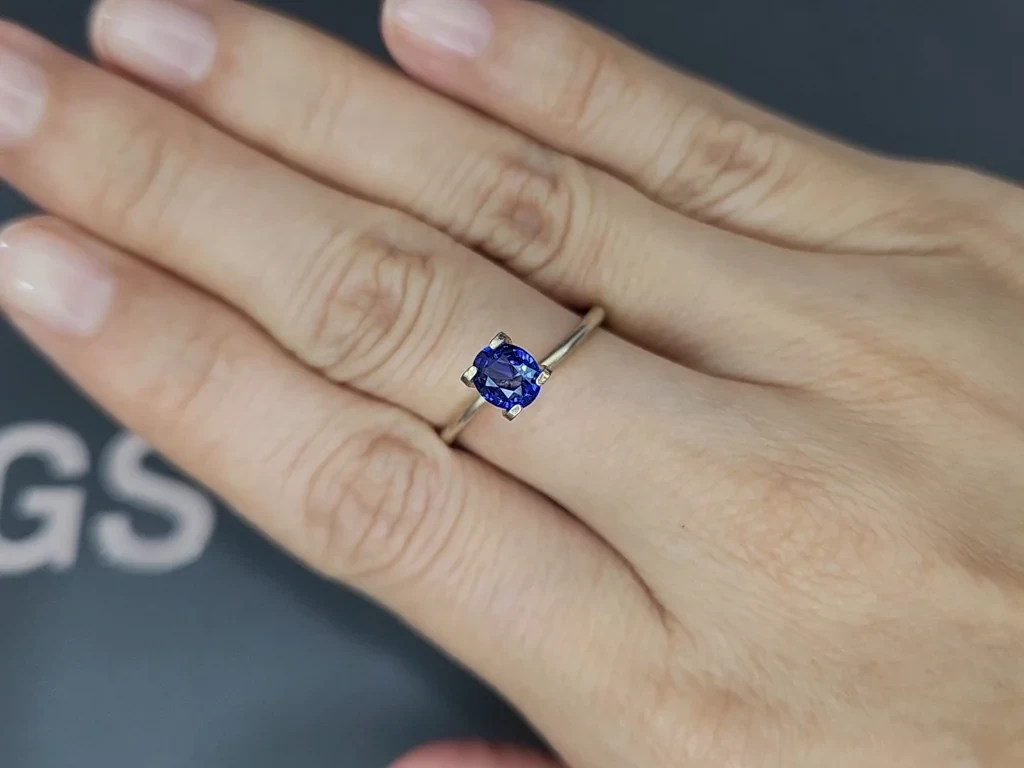 Сапфир Royal Blue в огранке овал 0,82 карат, Шри-Ланка  Изображение №5