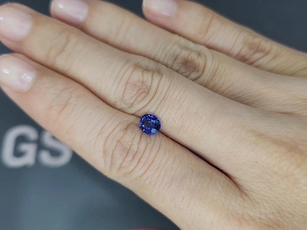 Сапфир Royal Blue в огранке овал 0,82 карат, Шри-Ланка  Изображение №2