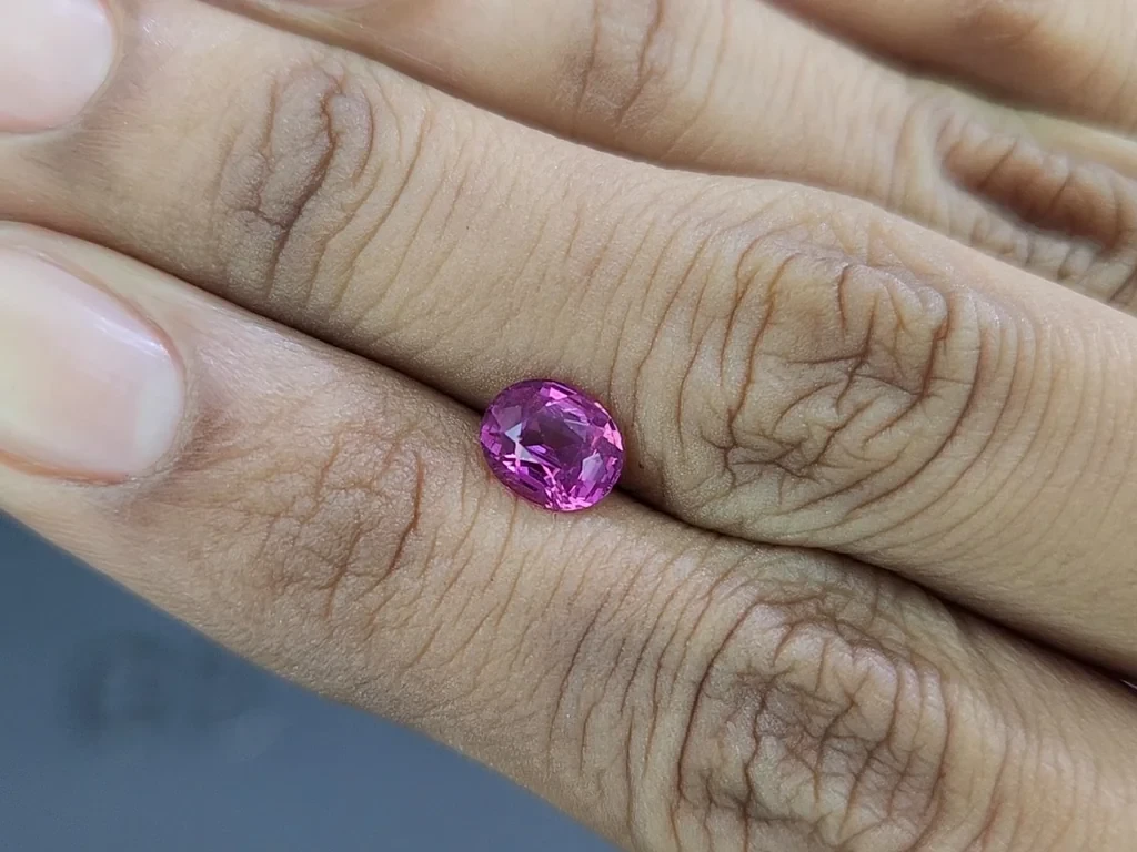 Сапфир Hot Pink в огранке овал 1,53 карат, Шри-Ланка Изображение №2