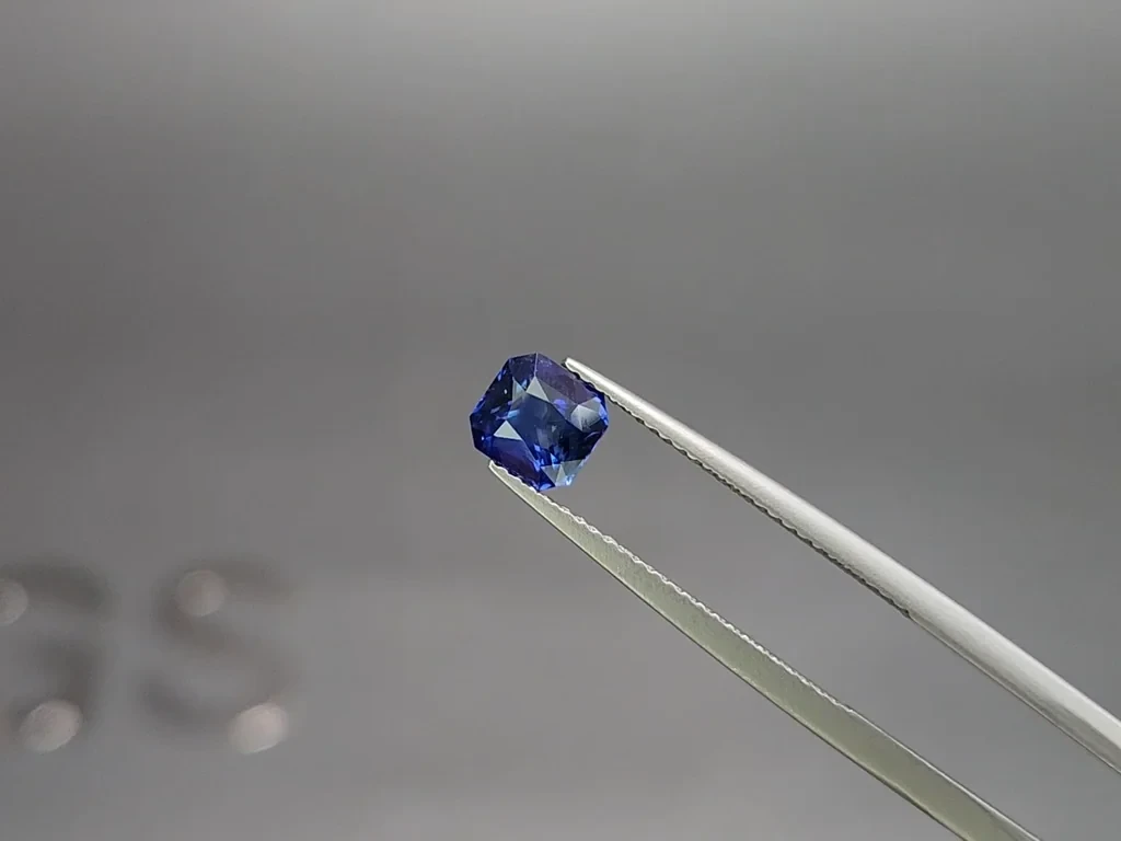 Сапфир Cornflower Blue в огранке радиант 1,12 карата, Шри-Ланка Изображение №3