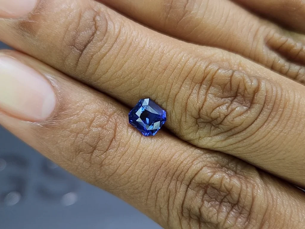 Сапфир Cornflower Blue в огранке радиант 1,12 карата, Шри-Ланка Изображение №2