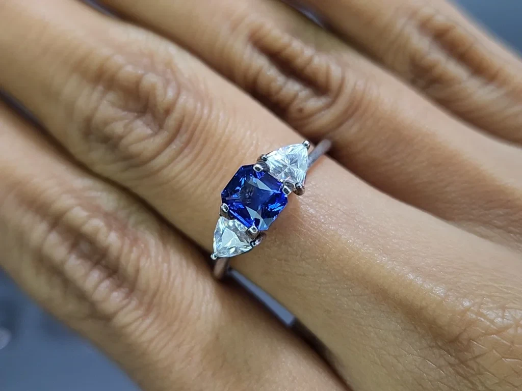 Сапфир Cornflower Blue в огранке радиант 1,12 карата, Шри-Ланка Изображение №5