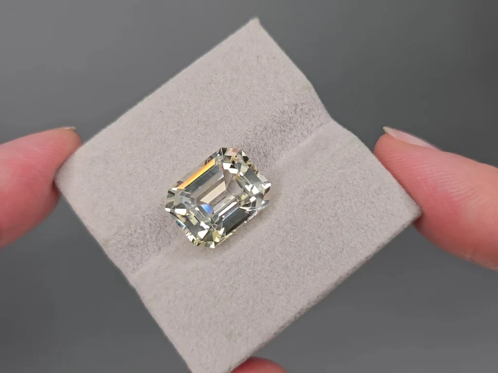 Негретый сапфир Pastel Yellow в огранке октагон 13,46 карат, Шри-Ланка, GRS Изображение №7