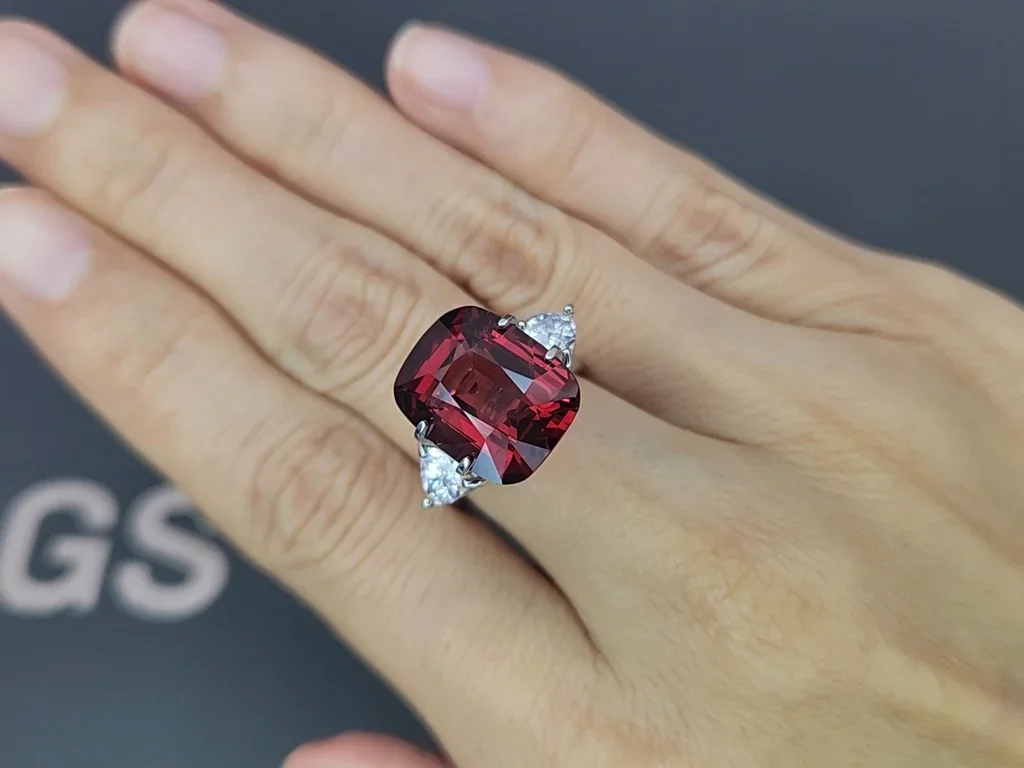 Пурпурный гранат в огранке кушон 10,42 карат, Африка Изображение №5