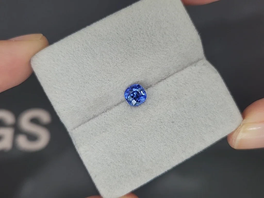 Сапфир Royal Blue в огранке кушон 0,92 карат, Шри-Ланка  Изображение №4