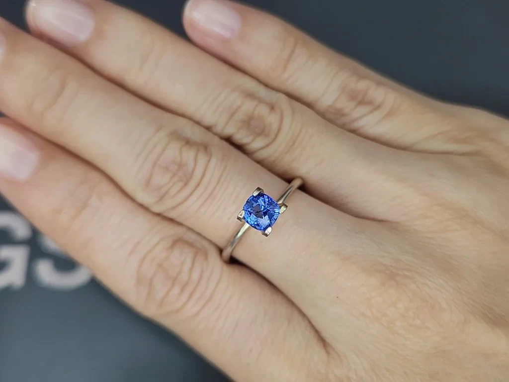 Сапфир Royal Blue в огранке кушон 0,92 карат, Шри-Ланка  Изображение №5