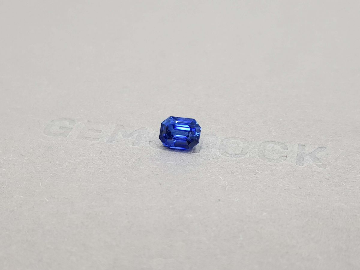 Насыщенный синий сапфир  в огранке октагон 1,79 карата, Шри-Ланка фото №3