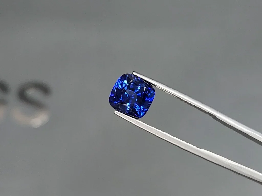 Сапфир Royal Blue в огранке кушон 5,01 карат, Шри-Ланка  Изображение №3
