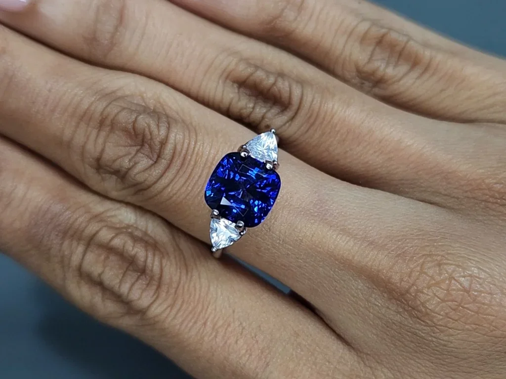 Сапфир Royal Blue в огранке кушон 5,01 карат, Шри-Ланка  Изображение №5