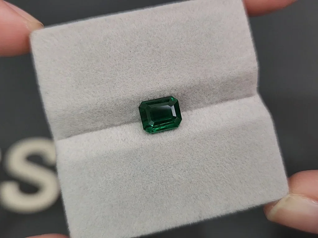 Изумруд Vivid Green в огранке октагон 1,72 карата, Панджшер  Изображение №4