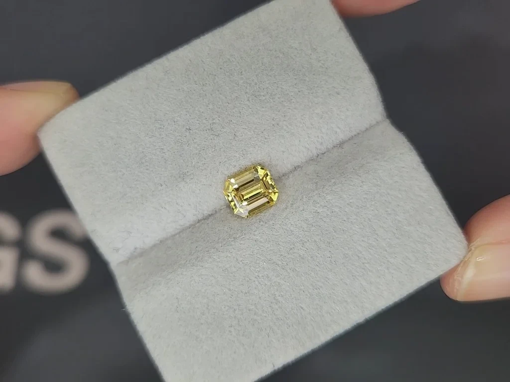 Негретый желтый сапфир в огранке октагон 1,16 карат, Шри-Ланка Изображение №4