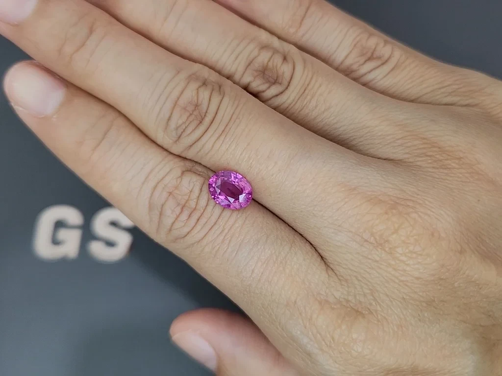 Сапфир Hot Pink в огранке овал 1,98 карат, Шри-Ланка Изображение №2