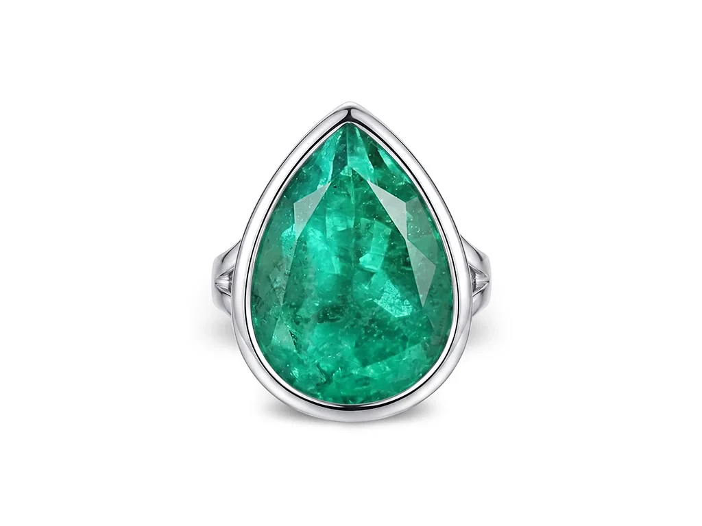 Лот №5. Кольцо с колумбийским изумрудом 14.99 ct и бриллиантами в платине 900 пробы Изображение №1