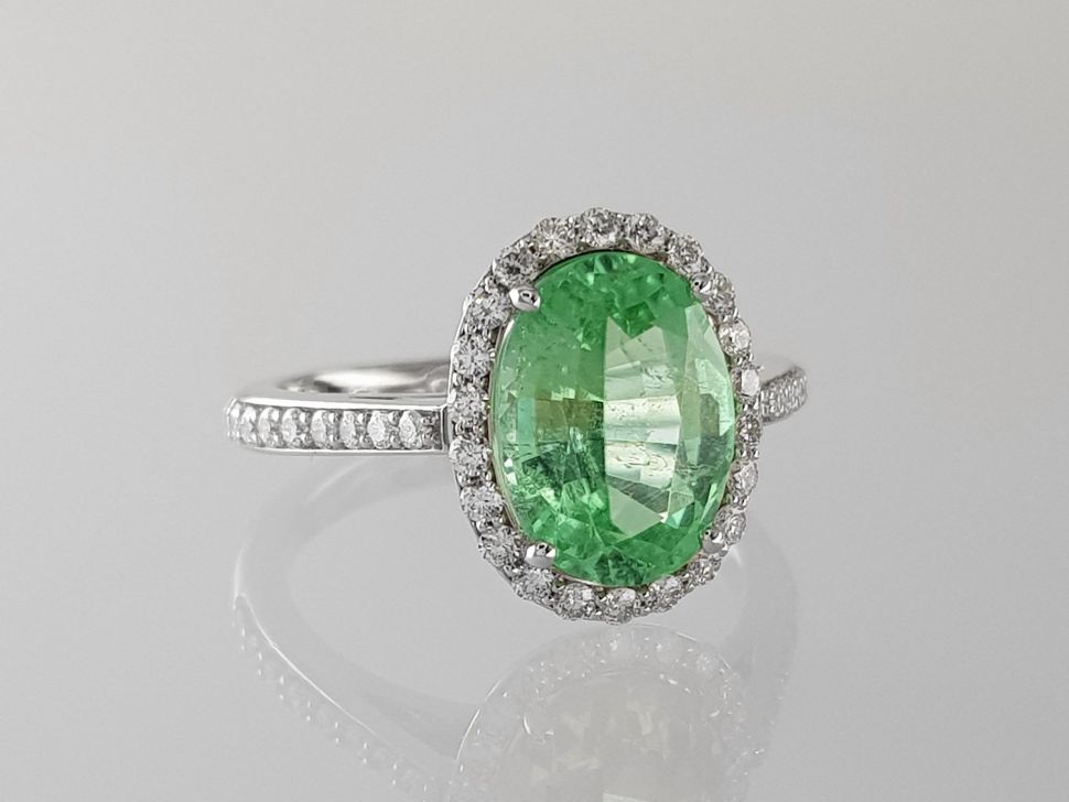 Кольцо с неоново-зеленой Параибой 2,79 карат и бриллиантами в белом золоте 750 пробы Изображение №2