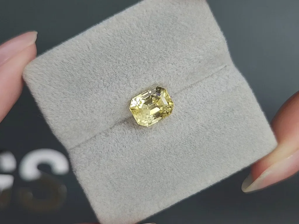 Негретый сапфир Pastel Yellow в огранке октагон 3,33 карата, Шри-Ланка Изображение №4