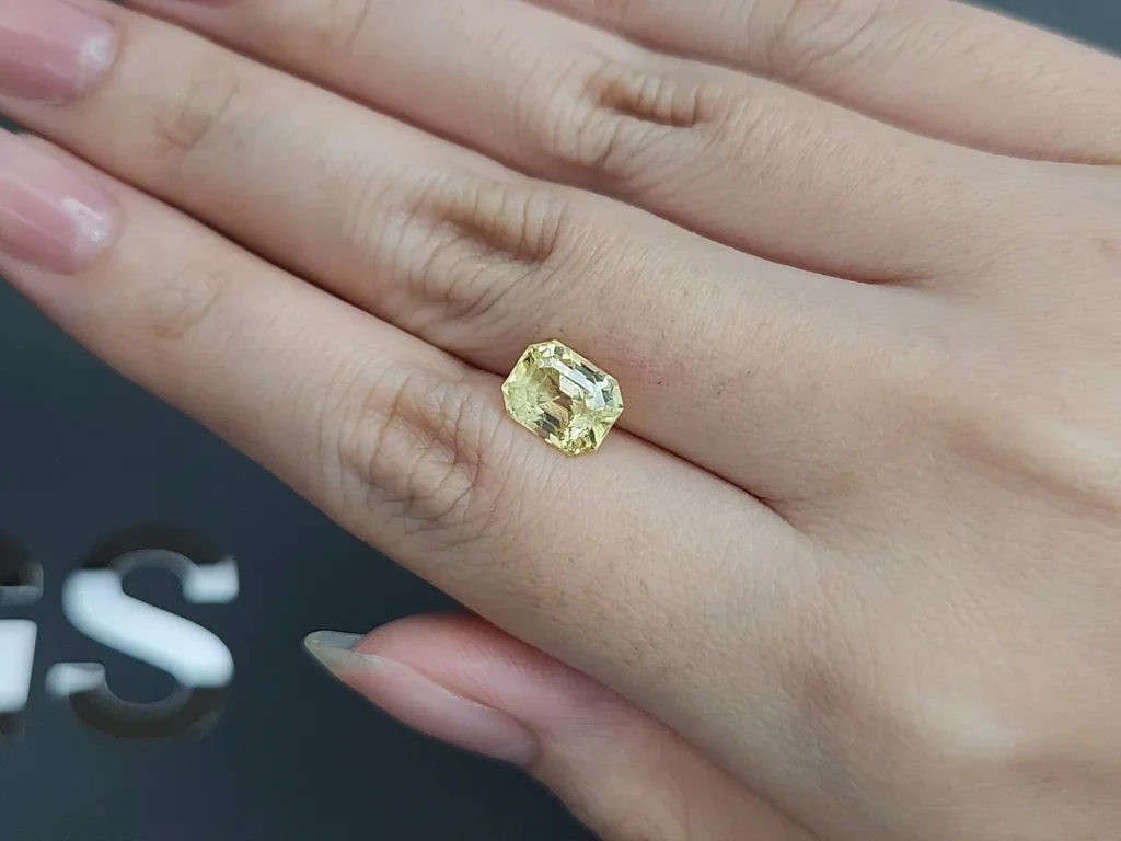 Негретый сапфир Pastel Yellow в огранке октагон 3,33 карата, Шри-Ланка Изображение №2