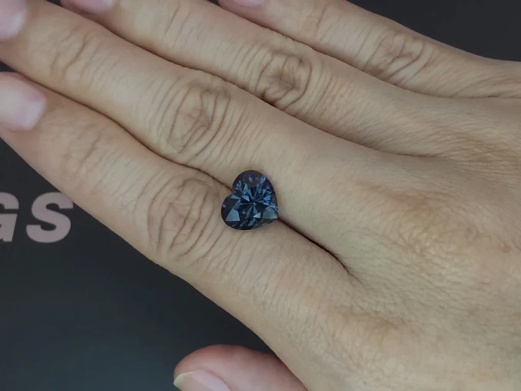 Серо-синяя шпинель в огранке сердце 3,65 карат, Танзания Изображение №2
