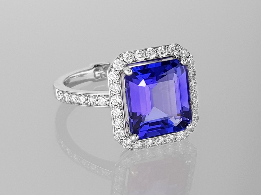 Кольцо с танзанитом цвета Royal blue 4,35 карата и бриллиантами в белом золоте 750 пробы Изображение №2