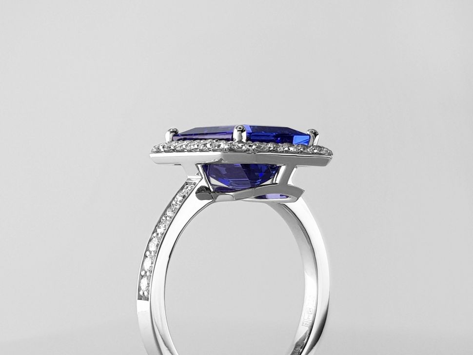 Кольцо с танзанитом цвета Royal blue 4,35 карата и бриллиантами в белом золоте 750 пробы Изображение №4