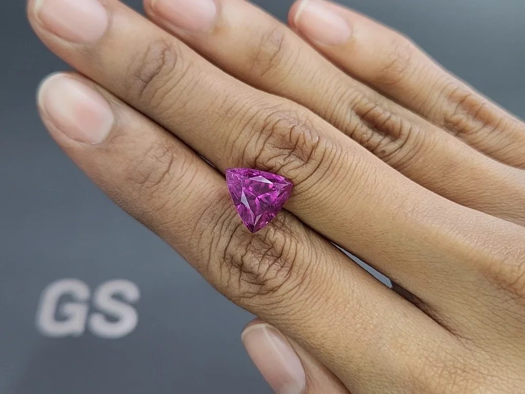 Пурпурный турмалин в огранке триллион 5,15 карат, Африка Изображение №2