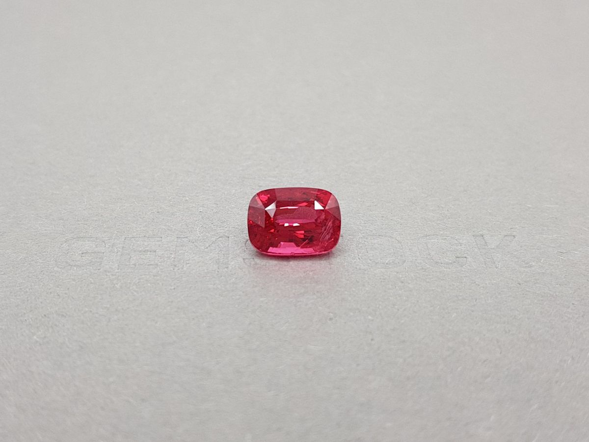 Розово-красная шпинель Махенге в огранке кушон 4,53 карата фото №1