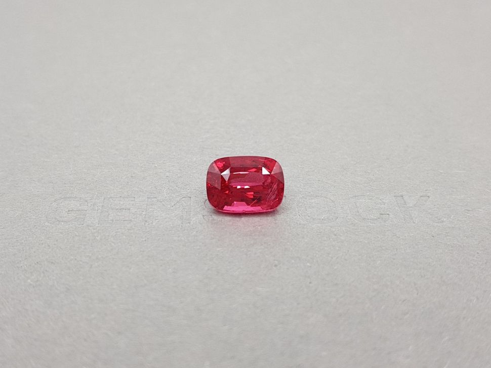 Розово-красная шпинель Махенге в огранке кушон 4,53 карата Изображение №1