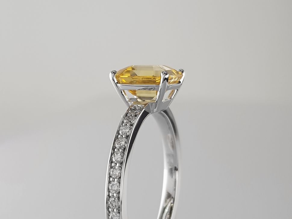 Кольцо с золотым сапфиром 2,07 карат и бриллиантами в белом золоте 750 пробы Изображение №4