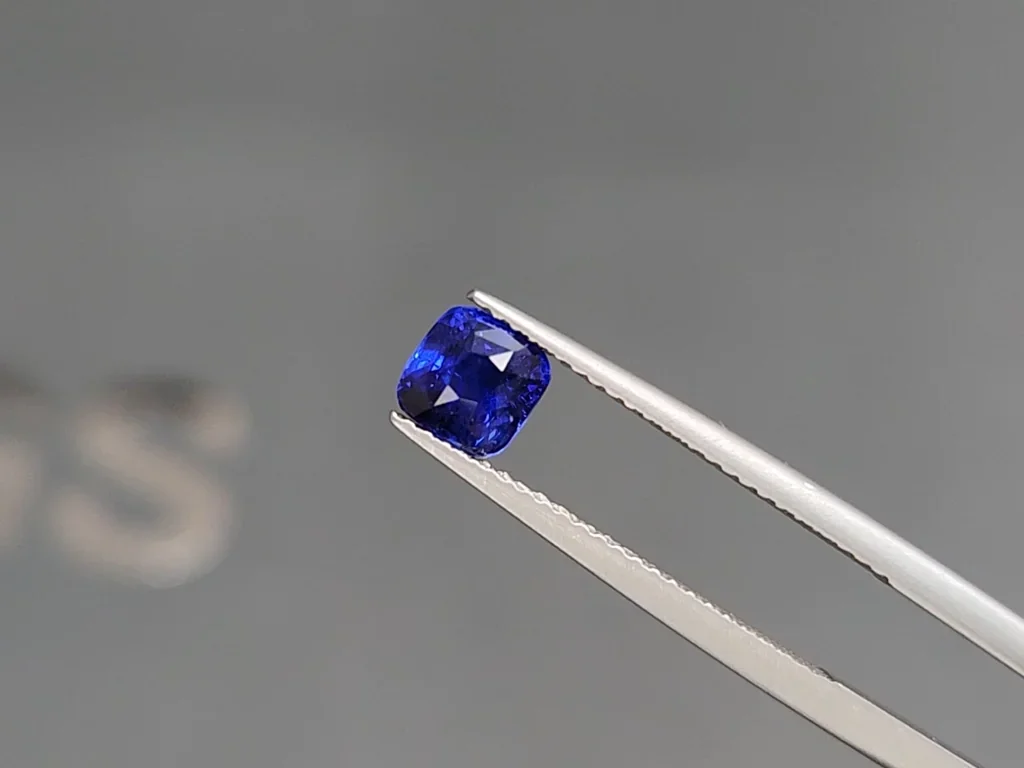 Негретый сапфир Royal blue в огранке кушон 1,01 карат, Шри-Ланка Изображение №3