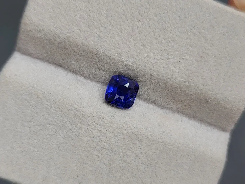 Негретый сапфир Royal blue в огранке кушон 1,01 карат, Шри-Ланка Изображение №4