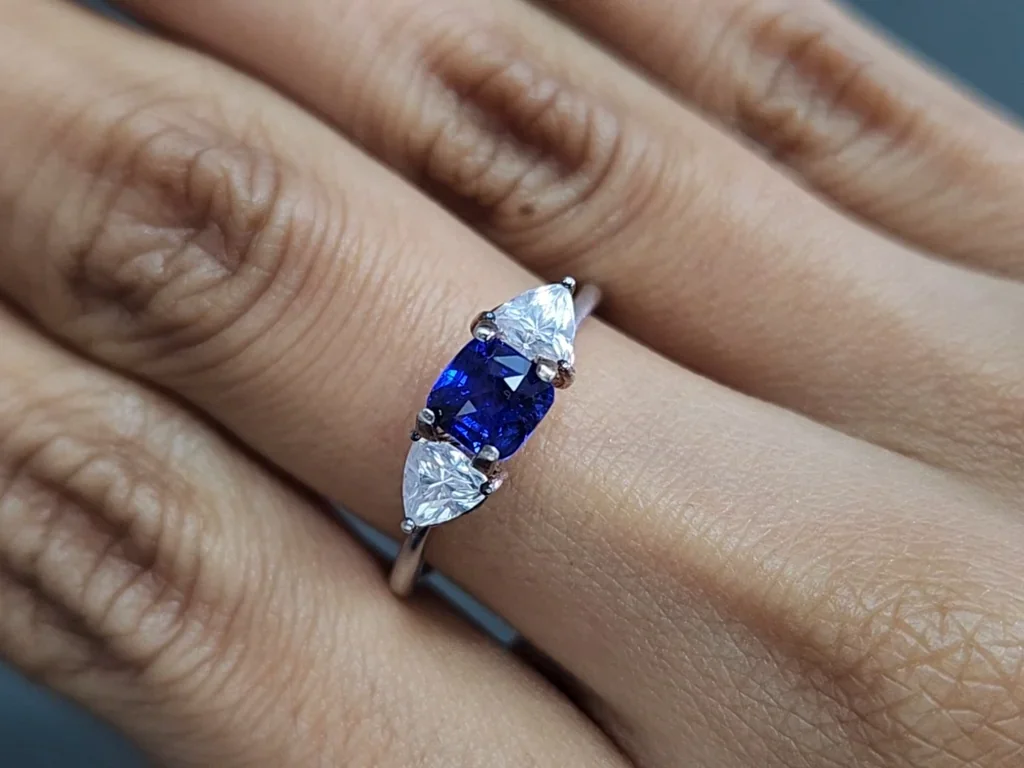 Негретый сапфир Royal blue в огранке кушон 1,01 карат, Шри-Ланка Изображение №5