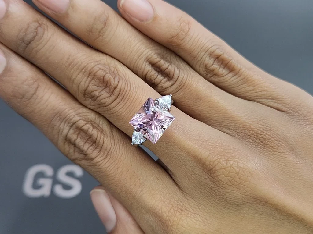 Нежно-розовый турмалин в огранке принцесса 5,50 карат, Африка Изображение №5