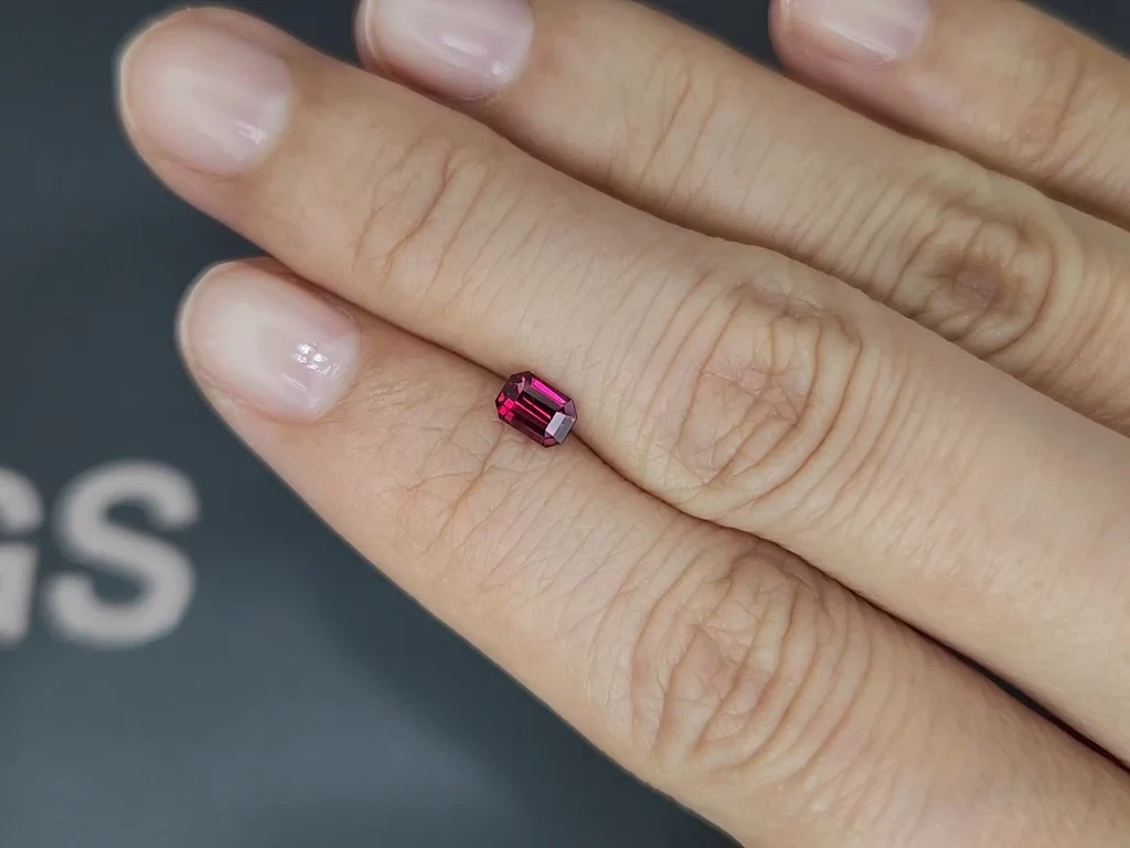 Негретый рубин Pigeon blood Red в огранке октагон 0,53 карат, Мозамбик Изображение №2