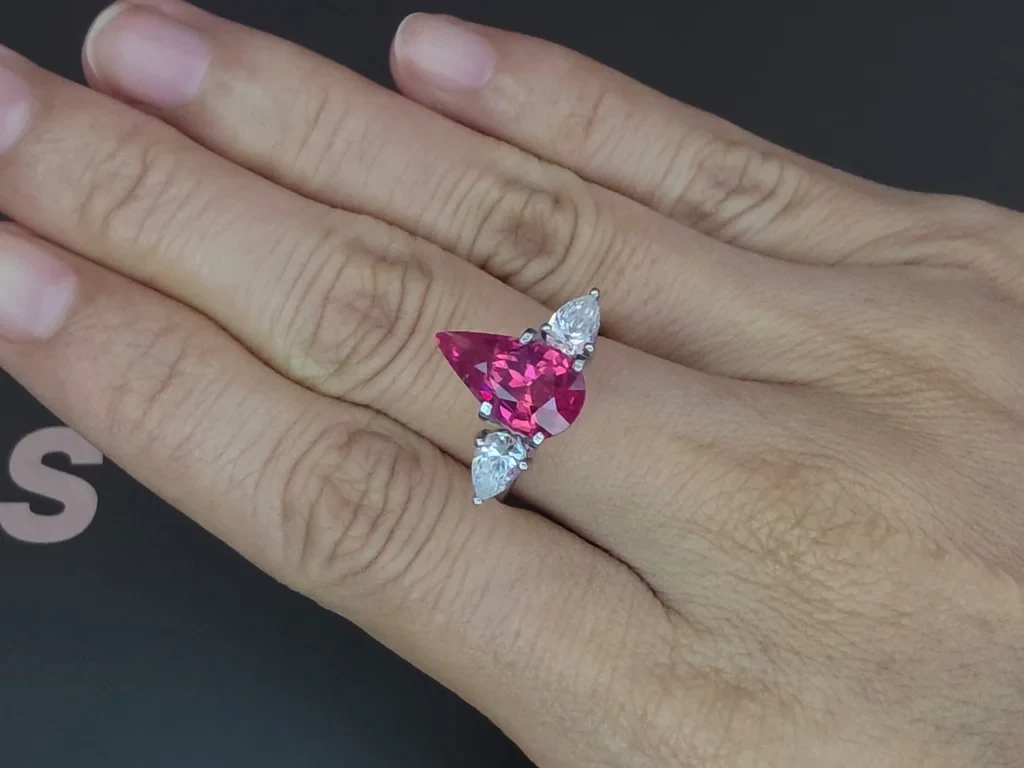 Шпинель Махенге Vibrant pink в огранке груша 3,15 карата, Танзания Изображение №4