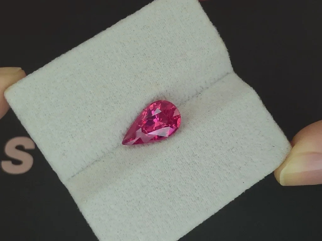 Шпинель Махенге Vibrant pink в огранке груша 3,15 карата, Танзания Изображение №5