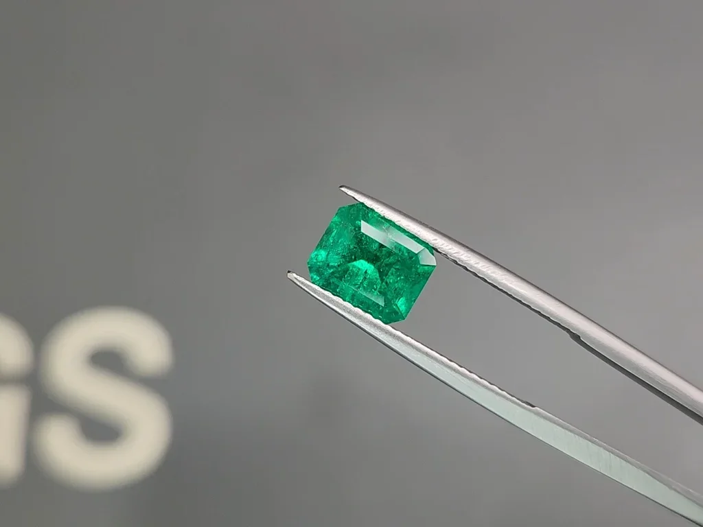 Изумруд Muzo Green 1,84 карата, Колумбия Изображение №3