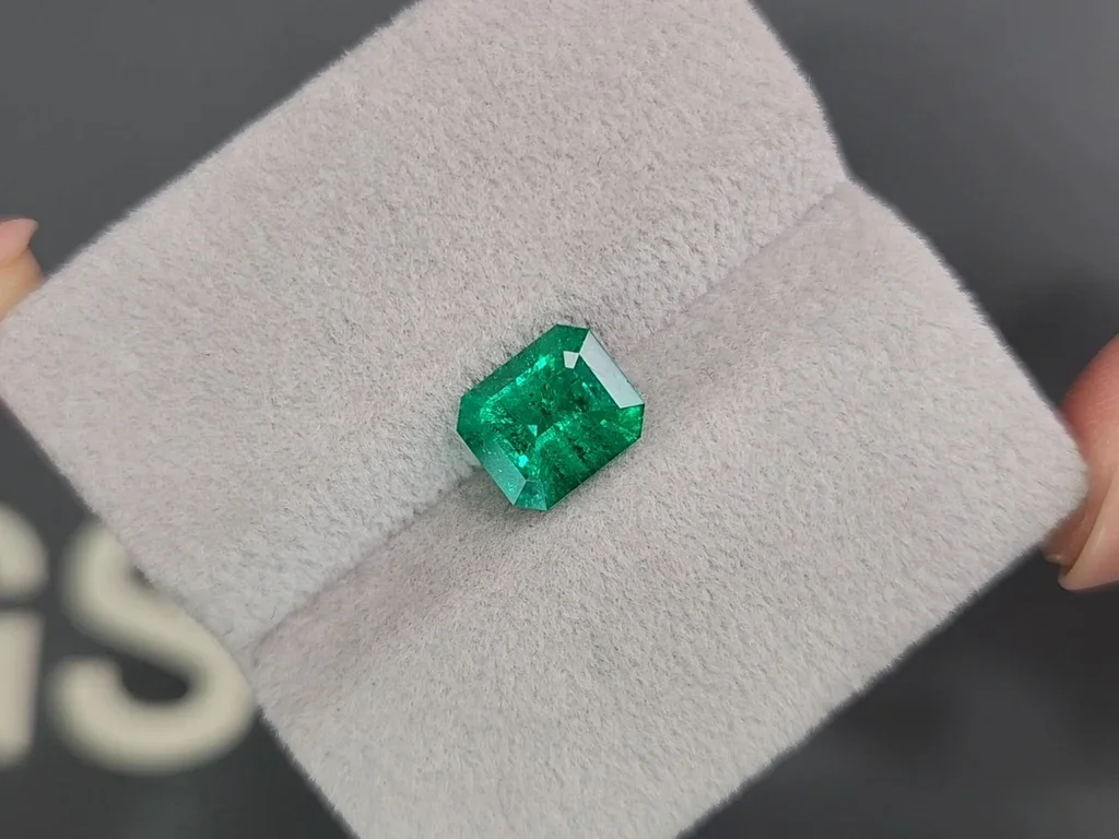 Изумруд Muzo Green 1,84 карата, Колумбия Изображение №4