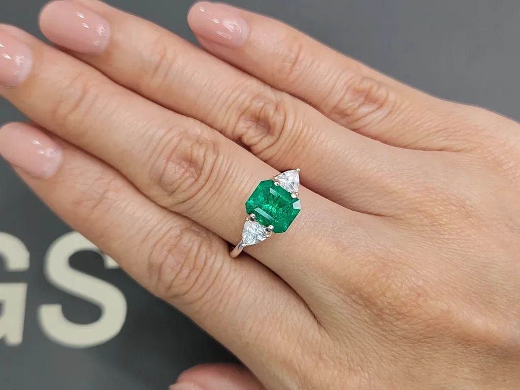 Изумруд Muzo Green 1,84 карата, Колумбия Изображение №5