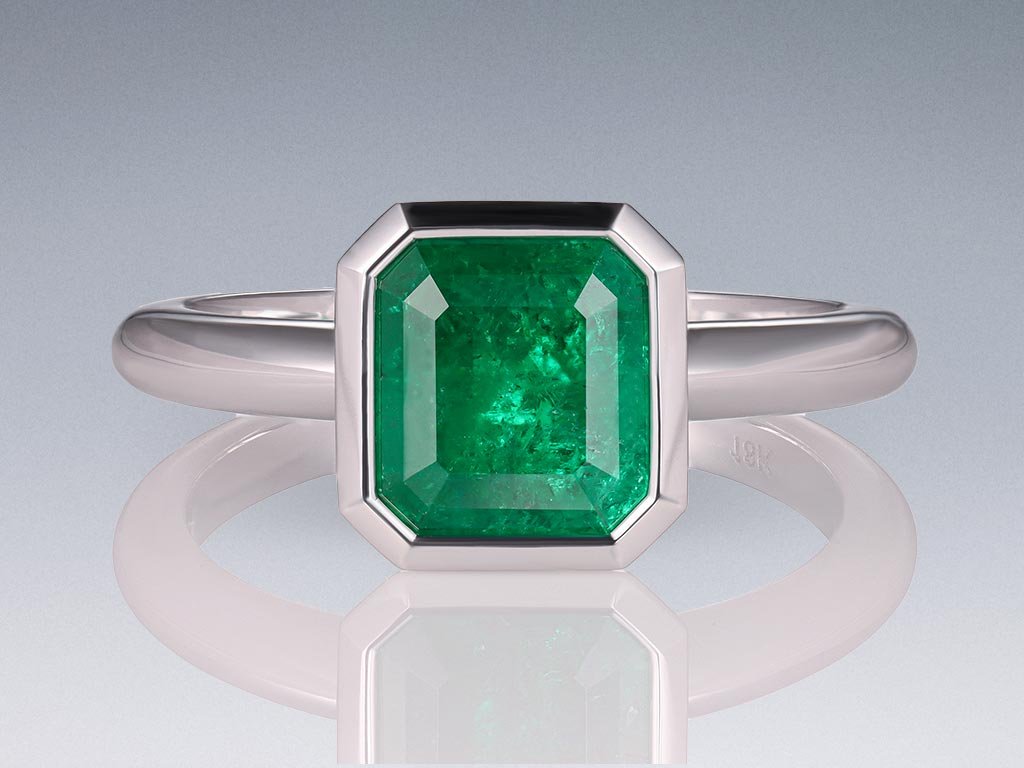 Кольцо с изумрудом цвета Vivid Green 1,60 карат в золоте 750 пробы  Изображение №1