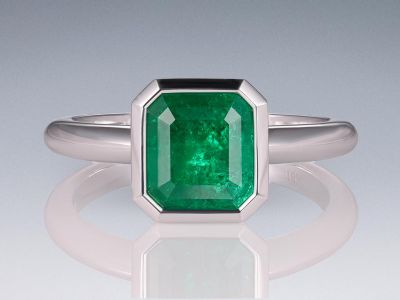 Кольцо с изумрудом цвета Vivid Green 1,60 карат в золоте 750 пробы  photo