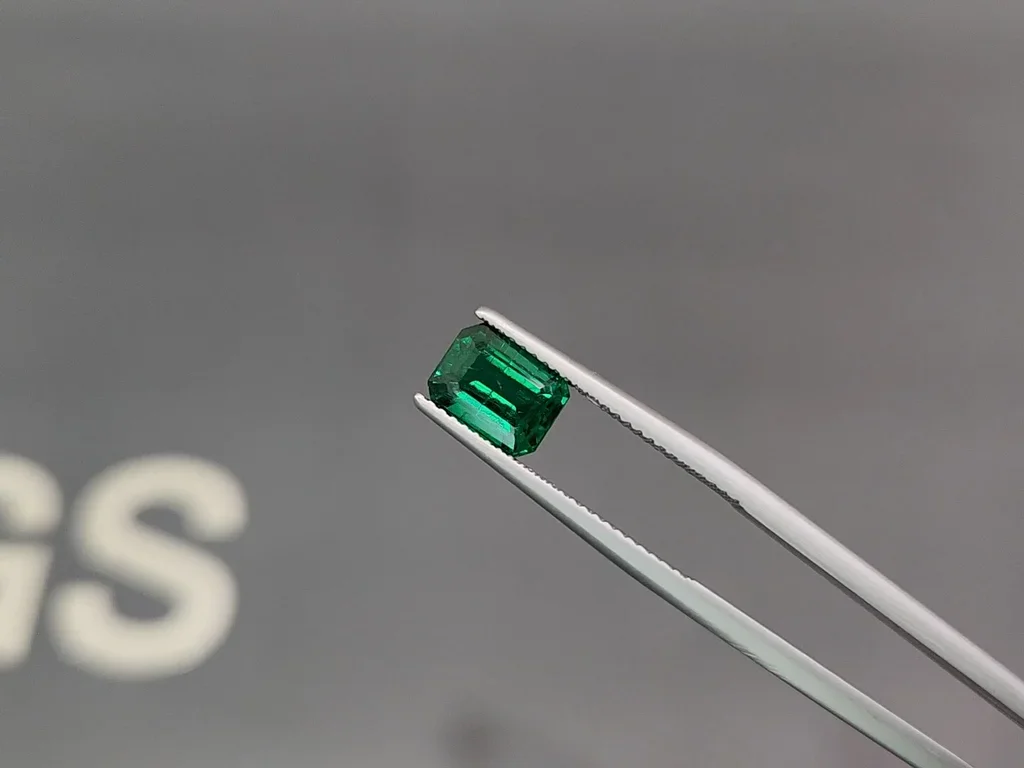 Изумруд Vivid Green в огранке октагон 1,86 карата, Пакистан Изображение №3