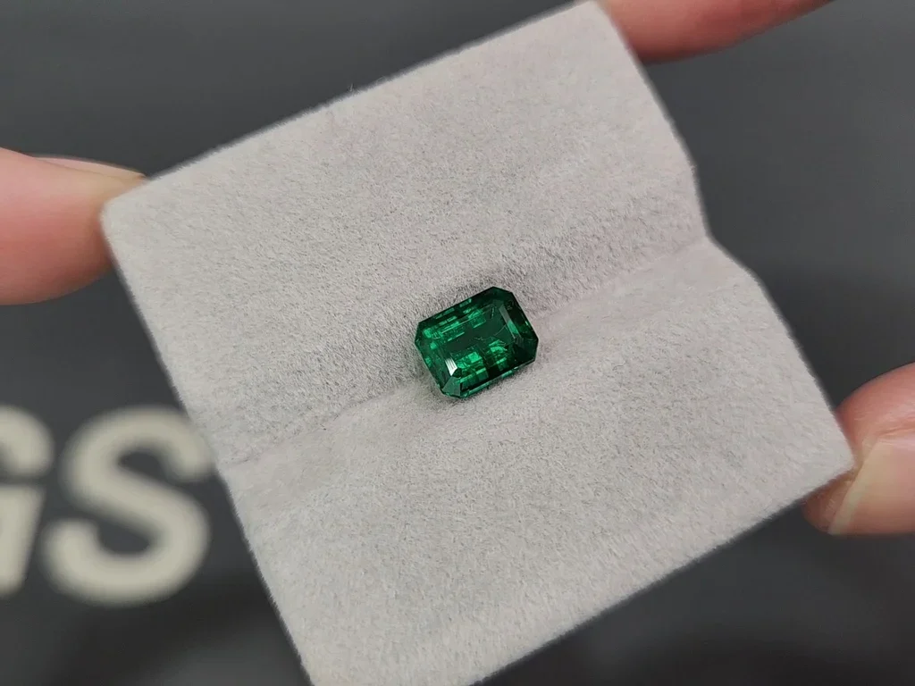 Изумруд Vivid Green в огранке октагон 1,86 карата, Пакистан Изображение №4