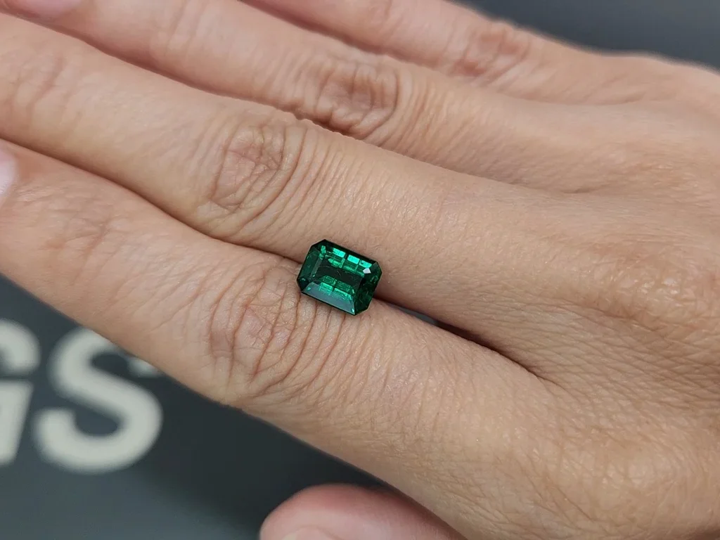 Изумруд Vivid Green в огранке октагон 1,86 карата, Пакистан Изображение №2