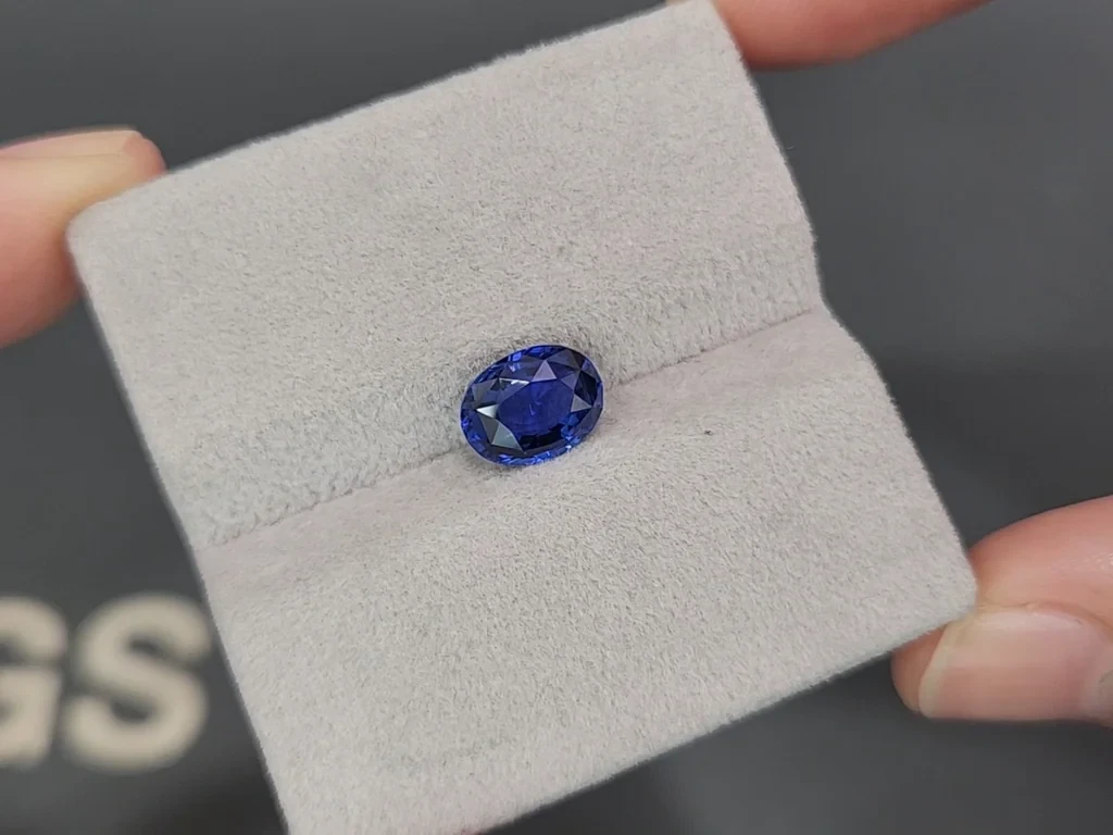Сапфир Royal Blue в огранке овал 2,02 карат, Шри-Ланка  Изображение №4