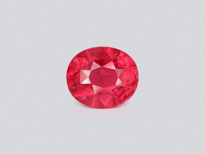 Красно-розовая шпинель в огранке овал 2,27 карат, Танзания photo