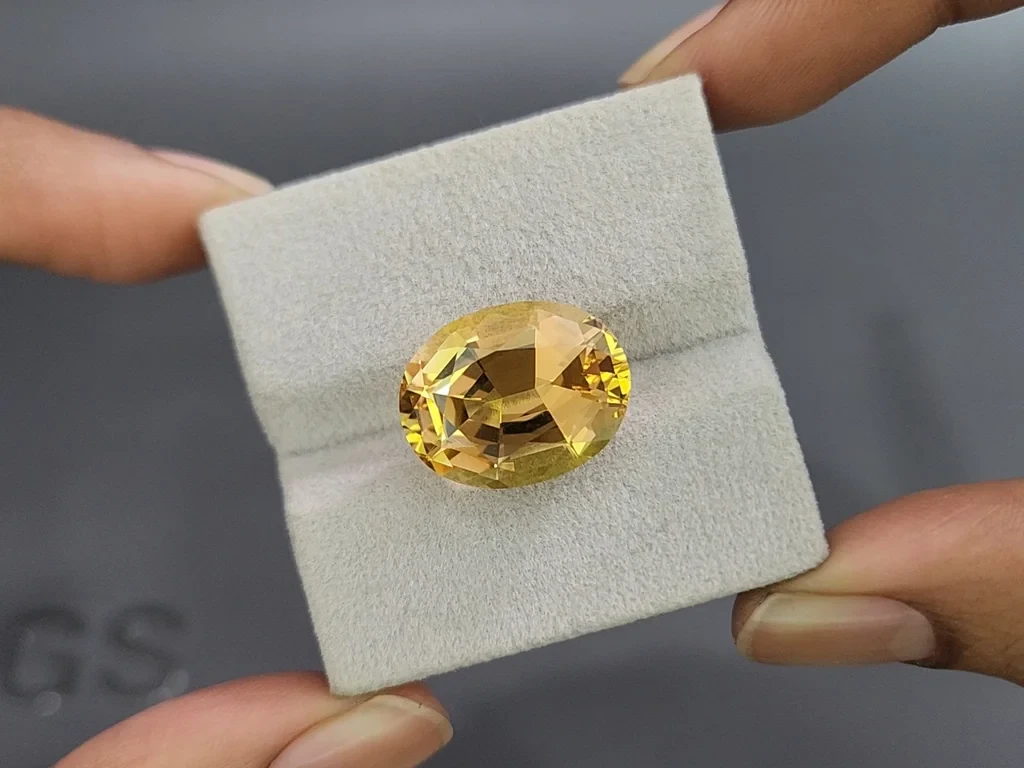 Цитрин в высокоточной огранке овал 13,49 карат, Африка Изображение №4